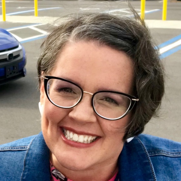 Meet your Posher, Lisa - Picture 3 of 5